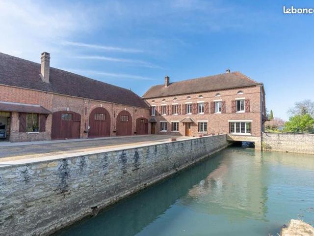 Maison 10 pièces 235 m²