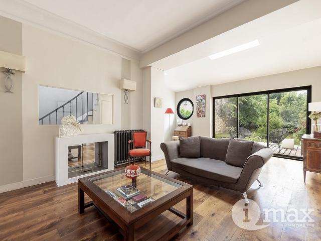 Maison 10 pièces 235 m²