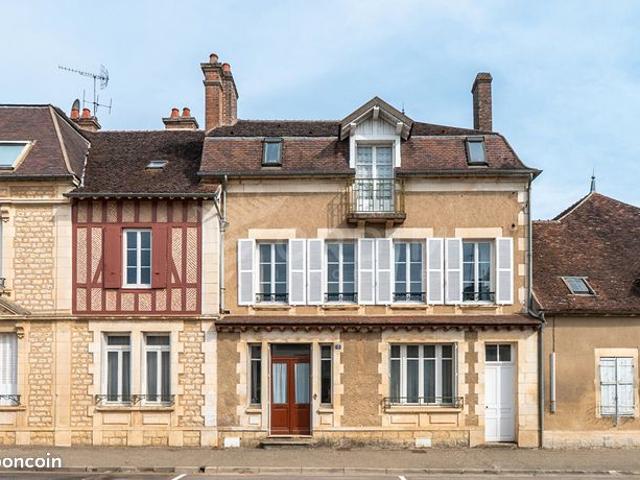 Maison 10 pièces 235 m²