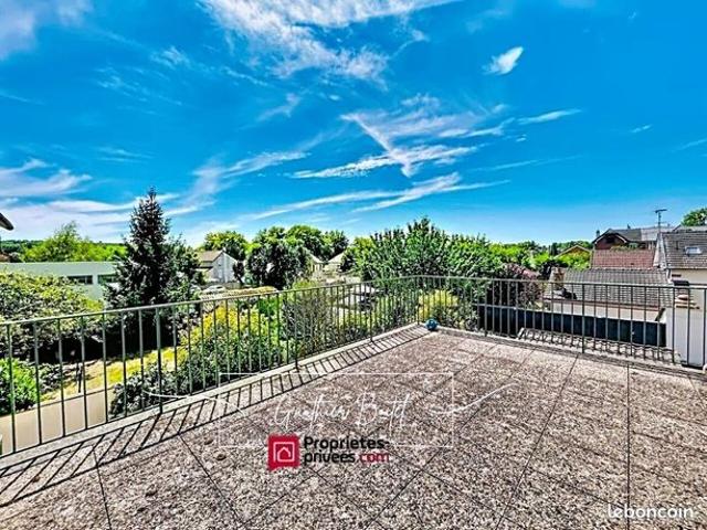 Maison 10 pièces 235 m²