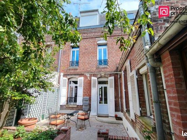 Maison 10 pièces 236 m²