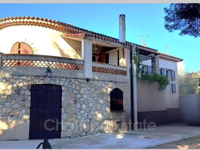 Maison 10 pièces 236 m²