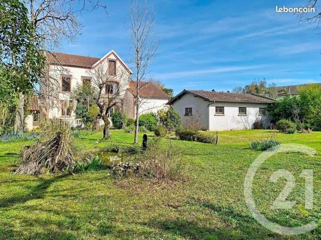 Maison 10 pièces 236 m²