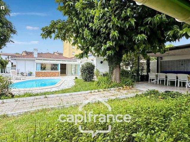 Maison 10 pièces 236 m²