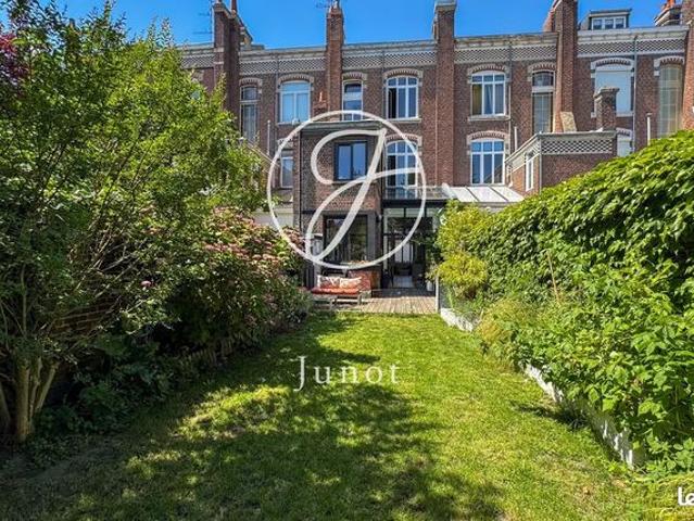 Maison 10 pièces 236 m²