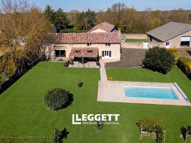 Maison 10 pièces 236 m²