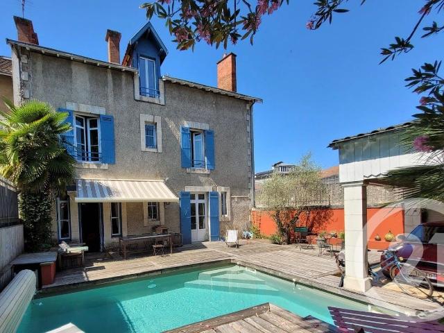 Maison 10 pièces 236 m²