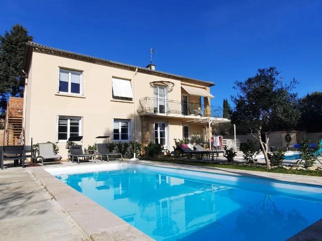 Maison 10 pièces 236 m²