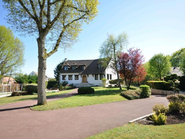 Maison 10 pièces 236 m²