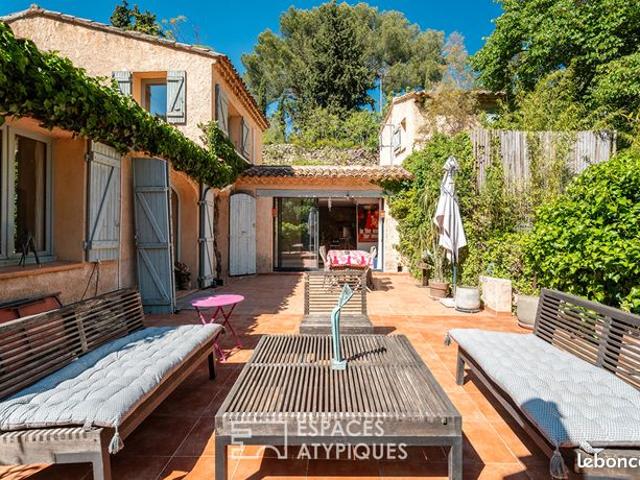 Maison 10 pièces 236 m²