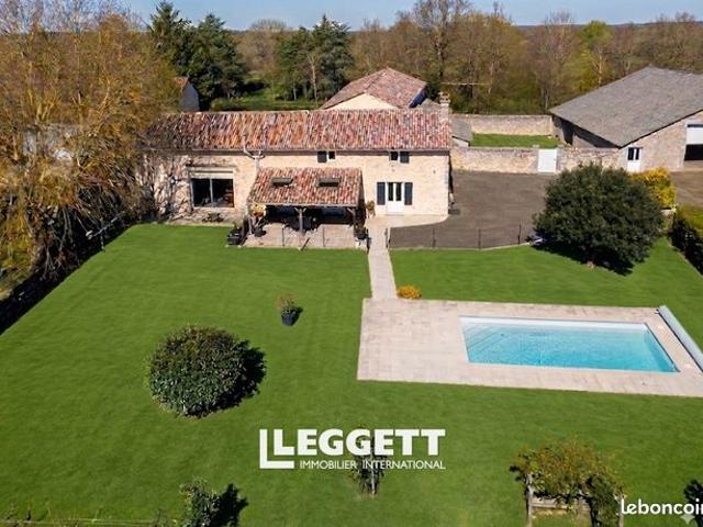 Maison 10 pièces 236 m²