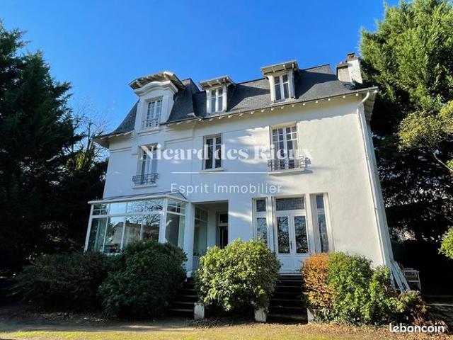 Maison 10 pièces 236 m²