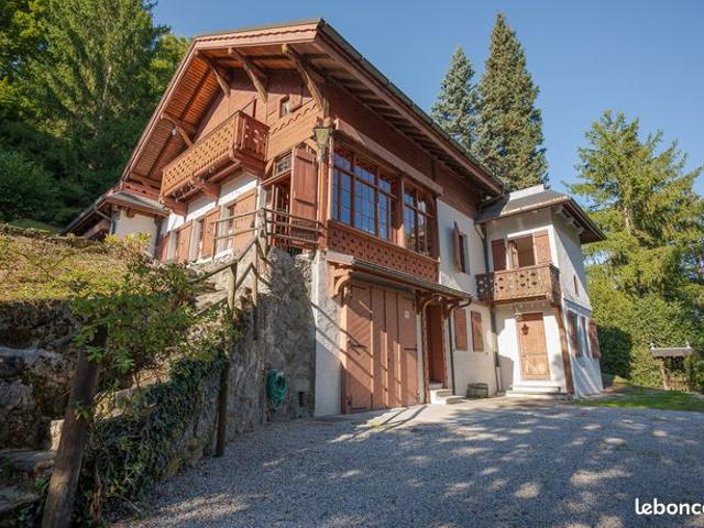 Maison 10 pièces 238 m²