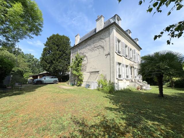 Maison 10 pièces 238 m²