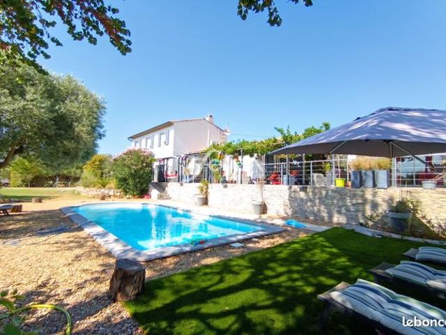 Maison 10 pièces 238 m²