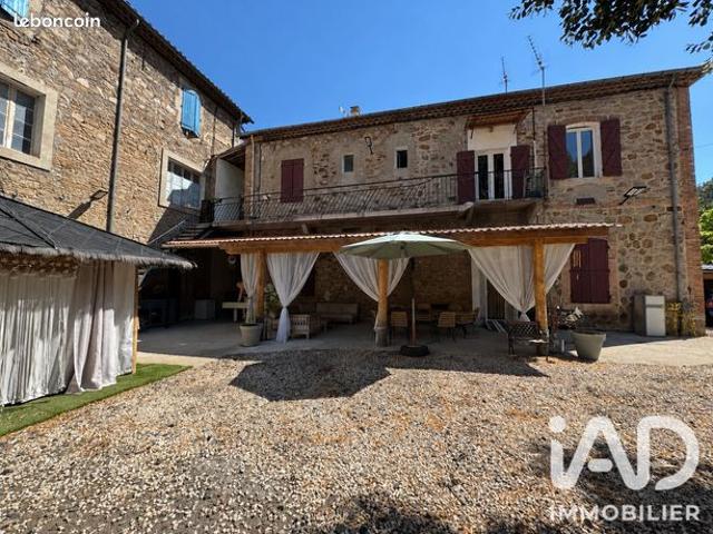 Maison 10 pièces 238 m²