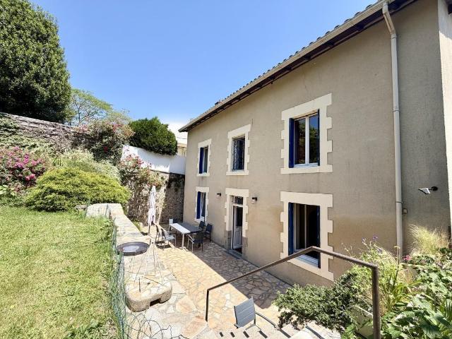 Maison 10 pièces 239 m²