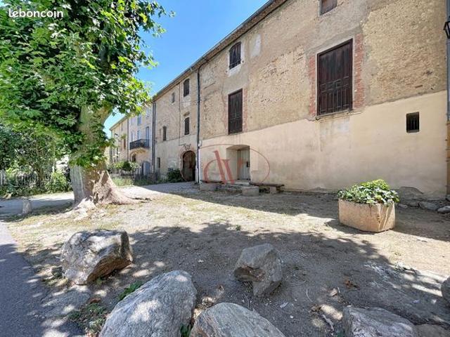 Maison 10 pièces 343 m²