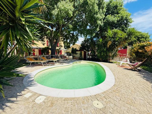 Maison 8 pièces 343 m²