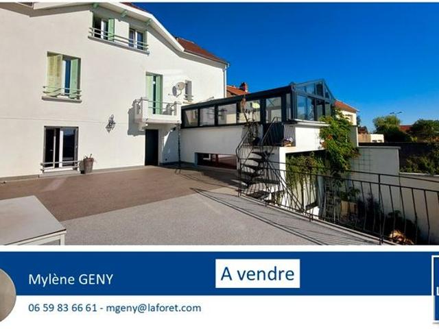 Maison 10 pièces 340 m²