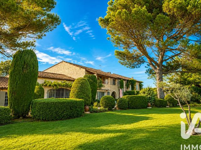 Maison 10 pièces 340 m²