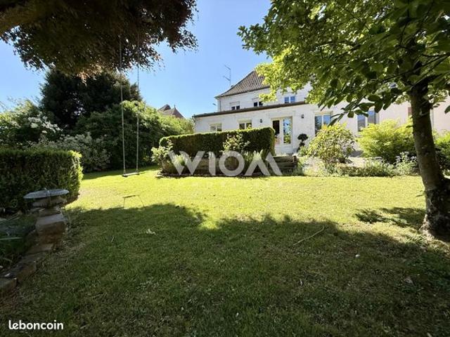 Maison 10 pièces 340 m²