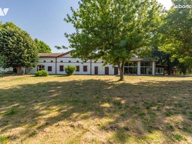 Maison 10 pièces 340 m²