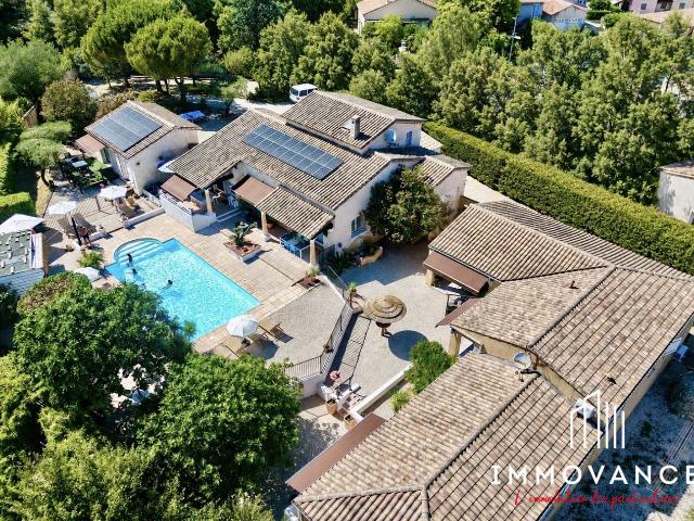 Maison 10 pièces 340 m²