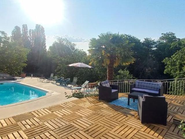 Maison 10 pièces 340 m²