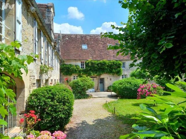 Maison 10 pièces 340 m²