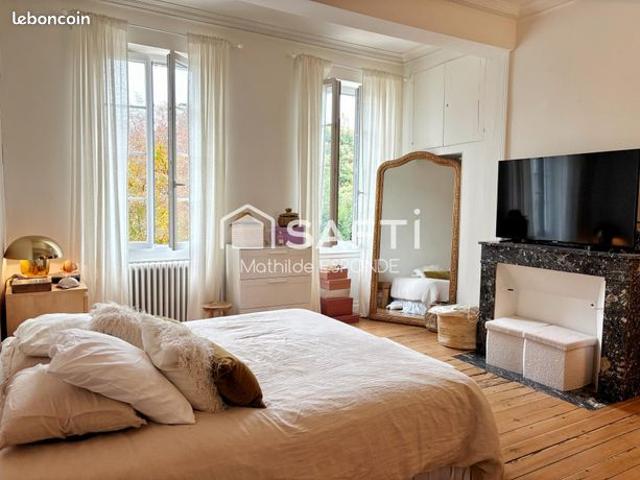 Maison 10 pièces 342 m²