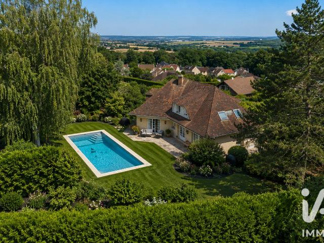 Maison 10 pièces 344 m²