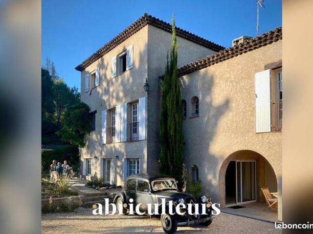 Maison 10 pièces 344 m²