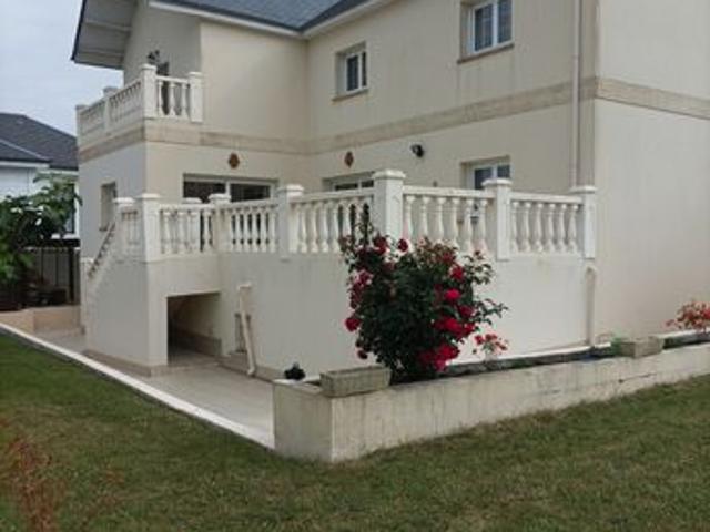 Maison 10 pièces 345 m²