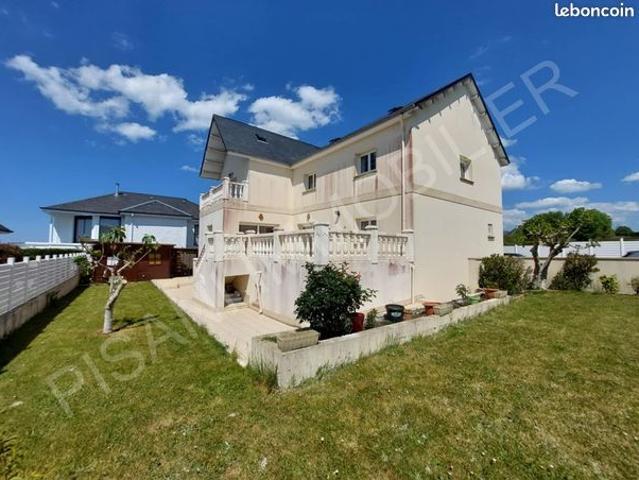 Maison 10 pièces 345 m²