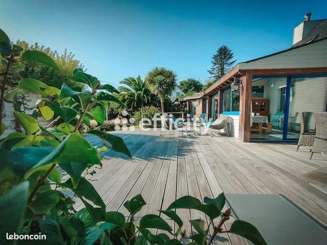 Maison 10 pièces 345 m²
