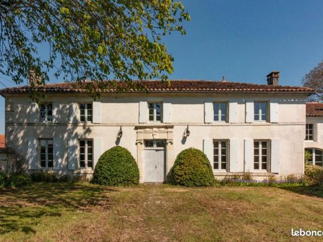 Maison 10 pièces 346 m²