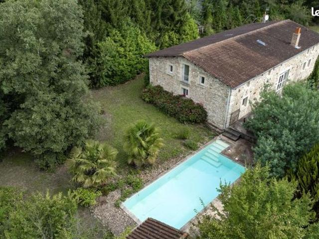 Maison 10 pièces 346 m²