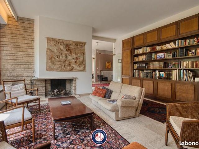 Maison 10 pièces 346 m²