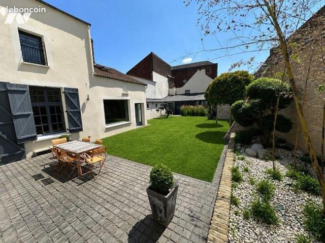 Maison 10 pièces 348 m²