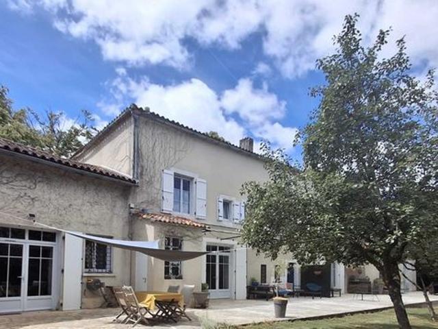 Maison 10 pièces 353 m²