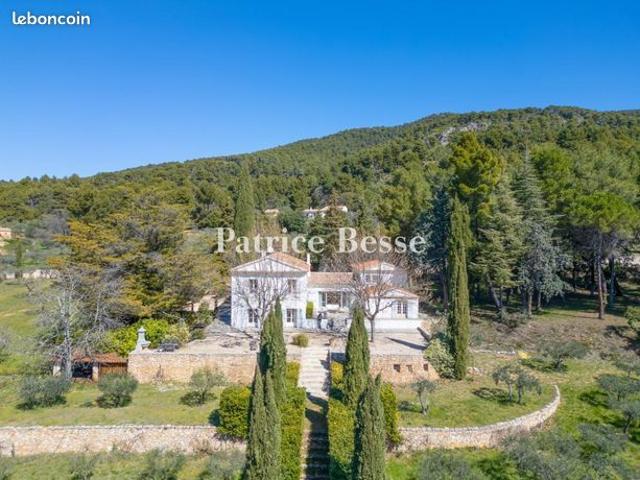 Maison 10 pièces 353 m²