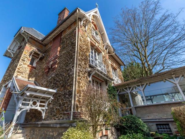 Maison 10 pièces 227 m²