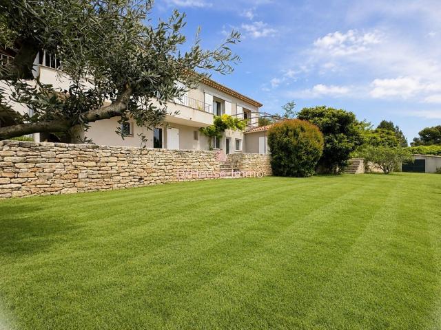 Maison 10 pièces 350 m²