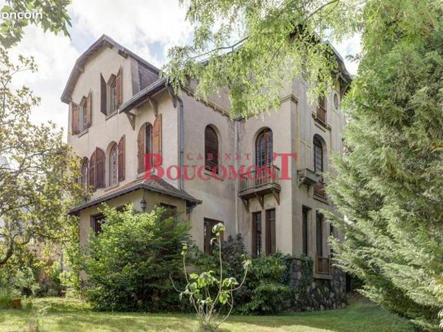 Maison 10 pièces 350 m²