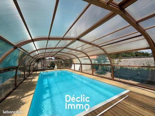 Maison 10 pièces 351 m²