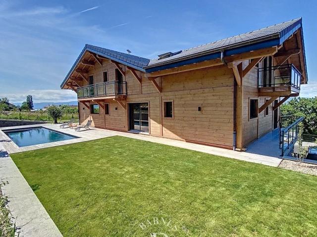Maison 10 pièces 355 m²
