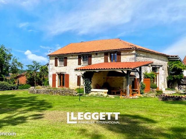 Maison 10 pièces 355 m²