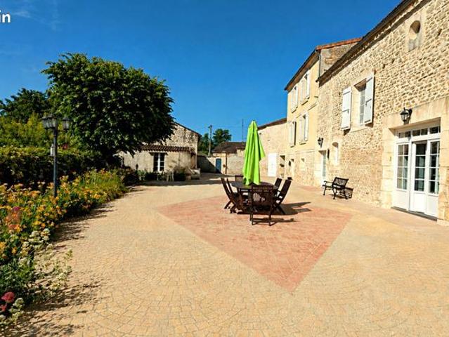 Maison 10 pièces 355 m²