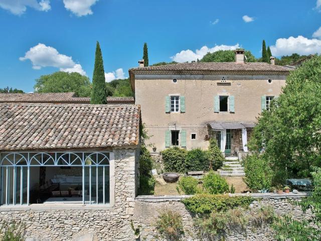 Maison 10 pièces 358 m²